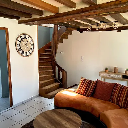 Des Halles : 4-6 Pers. Maison De Bourg. Saint-Pierre-des-Nids