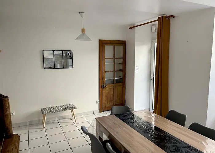 Des Halles : 4-6 Pers. Maison De Bourg. *