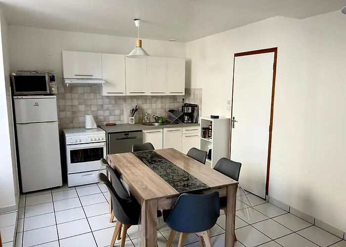 Tatil Evi Des Halles : 4-6 Pers. Maison De Bourg. Saint-Pierre-des-Nids